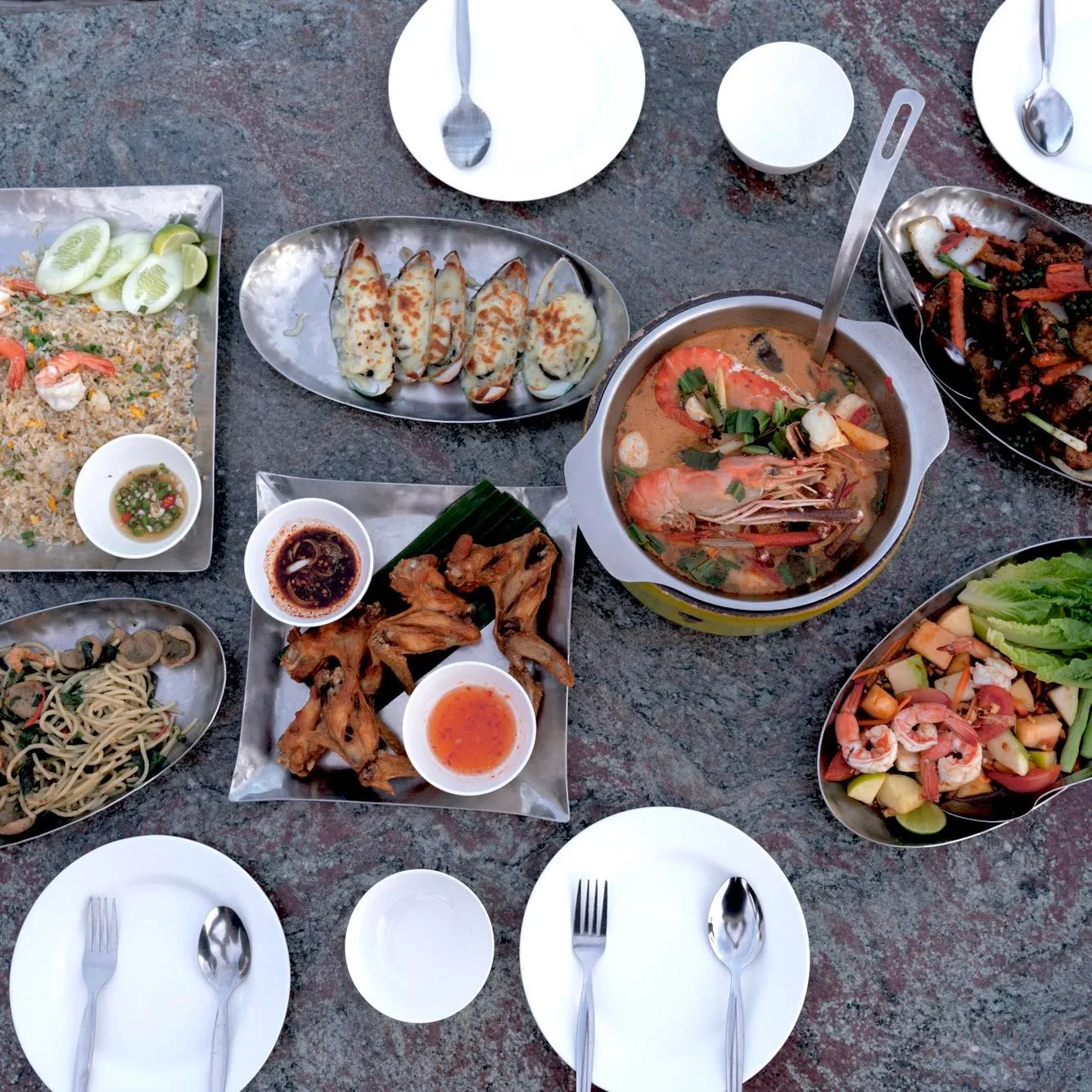 ร้านอาหารสายลมบางปู
